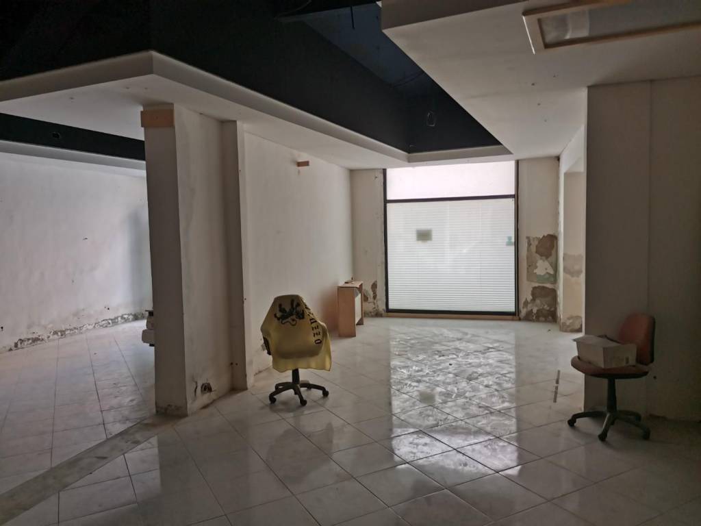 negozio in vendita a Poggibonsi