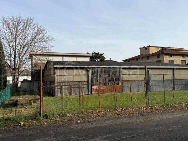 locale commerciale in vendita a Poggibonsi