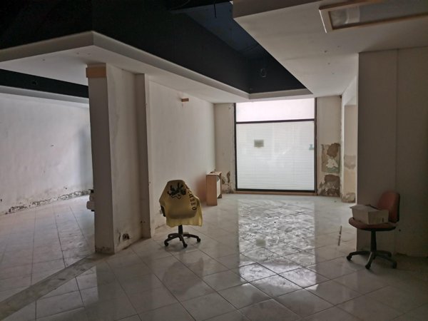 locale commerciale in vendita a Poggibonsi