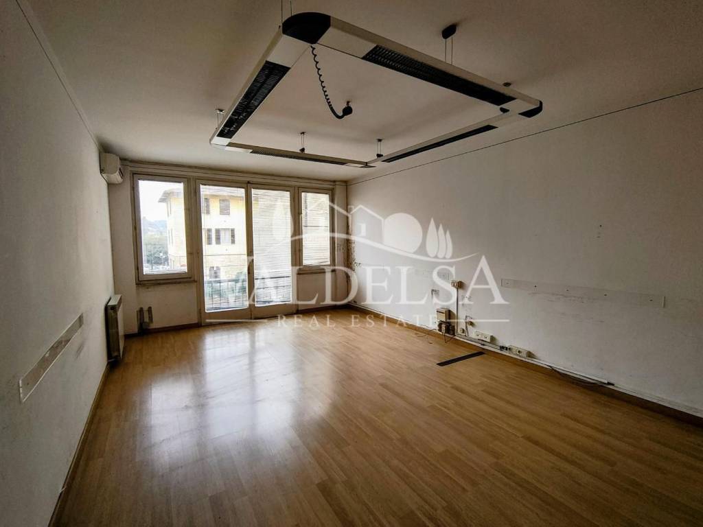 ufficio in vendita a Poggibonsi in zona Centro Storico