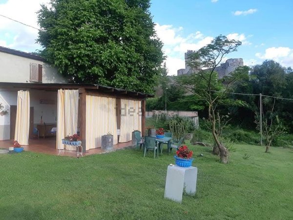 locale di sgombero in vendita a Poggibonsi in zona Staggia Senese