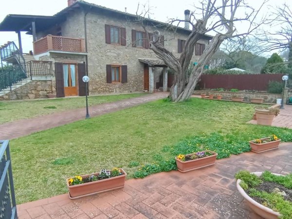 casa indipendente in vendita a Poggibonsi in zona Bellavista