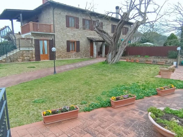 casa indipendente in vendita a Poggibonsi