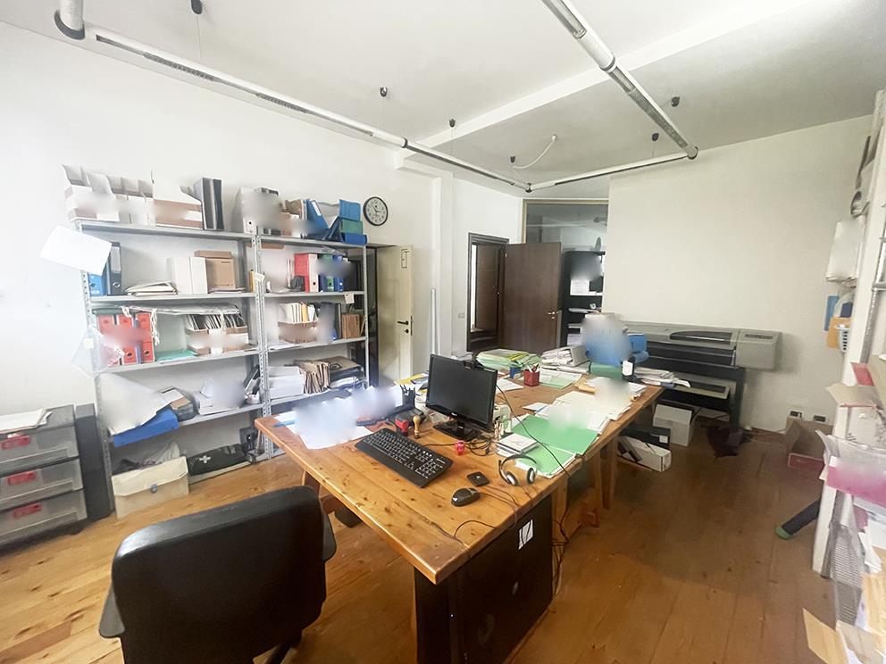 locale commerciale in vendita a Poggibonsi