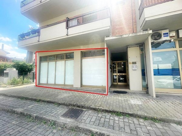 negozio in vendita a Poggibonsi