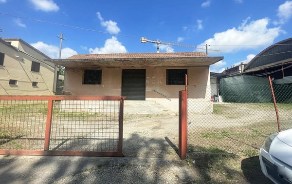 locale di sgombero in vendita a Poggibonsi