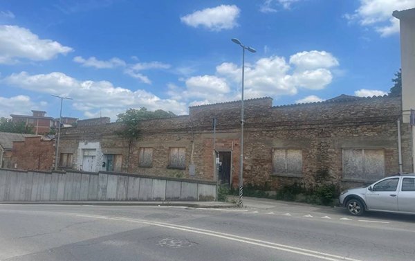 locale commerciale in vendita a Poggibonsi in zona Centro Storico