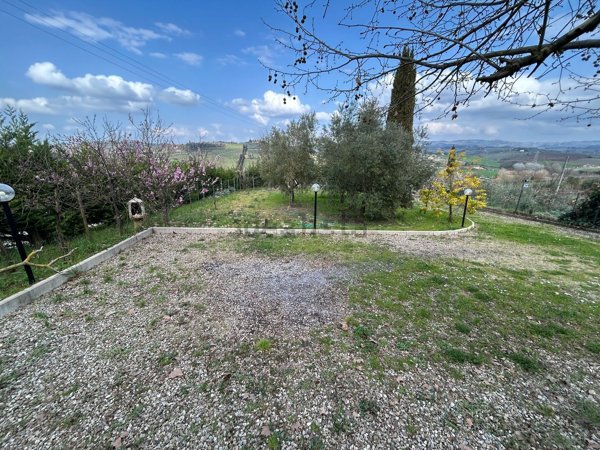 locale di sgombero in vendita a Poggibonsi