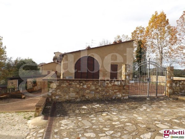 casa indipendente in vendita a Poggibonsi in zona Campomaggio