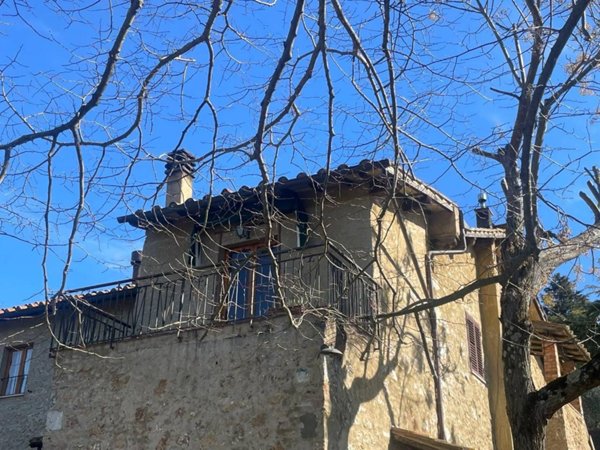 casa indipendente in vendita a Poggibonsi in zona Centro Storico