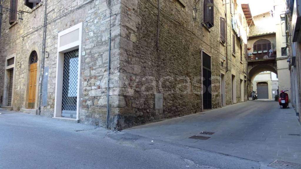negozio in vendita a Poggibonsi