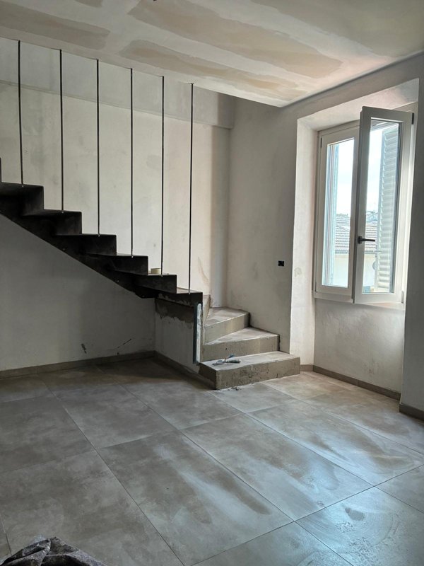 casa indipendente in vendita a Poggibonsi in zona Centro Storico