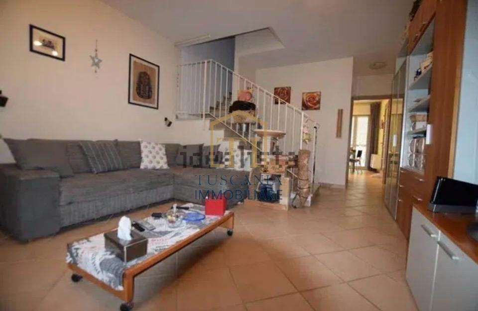 intera palazzina in vendita a Poggibonsi in zona Montelonti