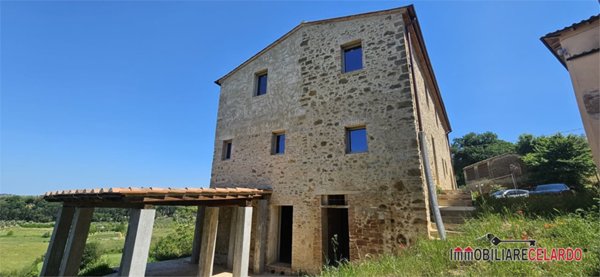 casa indipendente in vendita a Poggibonsi in zona Borgaccio