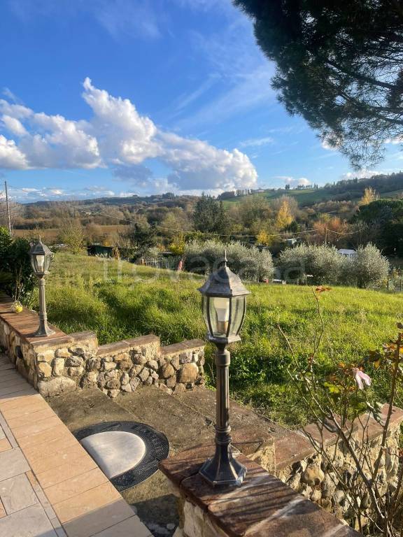 casa indipendente in vendita a Poggibonsi