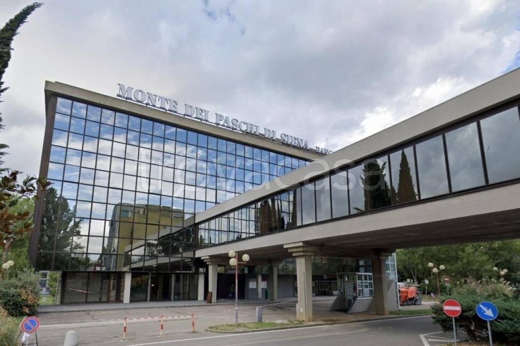 ufficio in vendita a Poggibonsi in zona Centro Storico