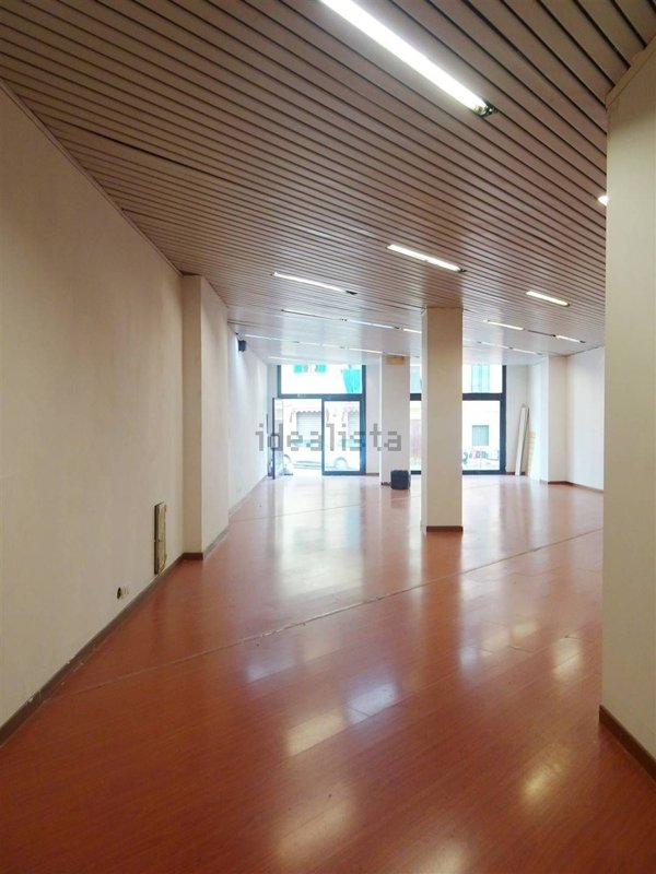 locale commerciale in vendita a Poggibonsi