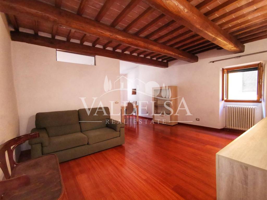 casa indipendente in vendita a Poggibonsi in zona Centro Storico