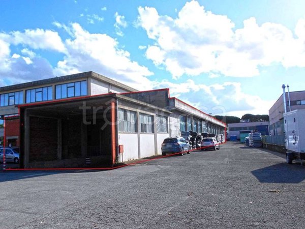 locale commerciale in vendita a Poggibonsi