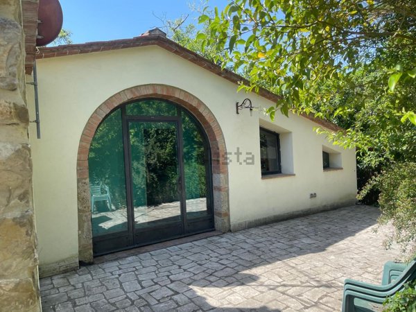 casa indipendente in vendita a Poggibonsi in zona Centro Storico