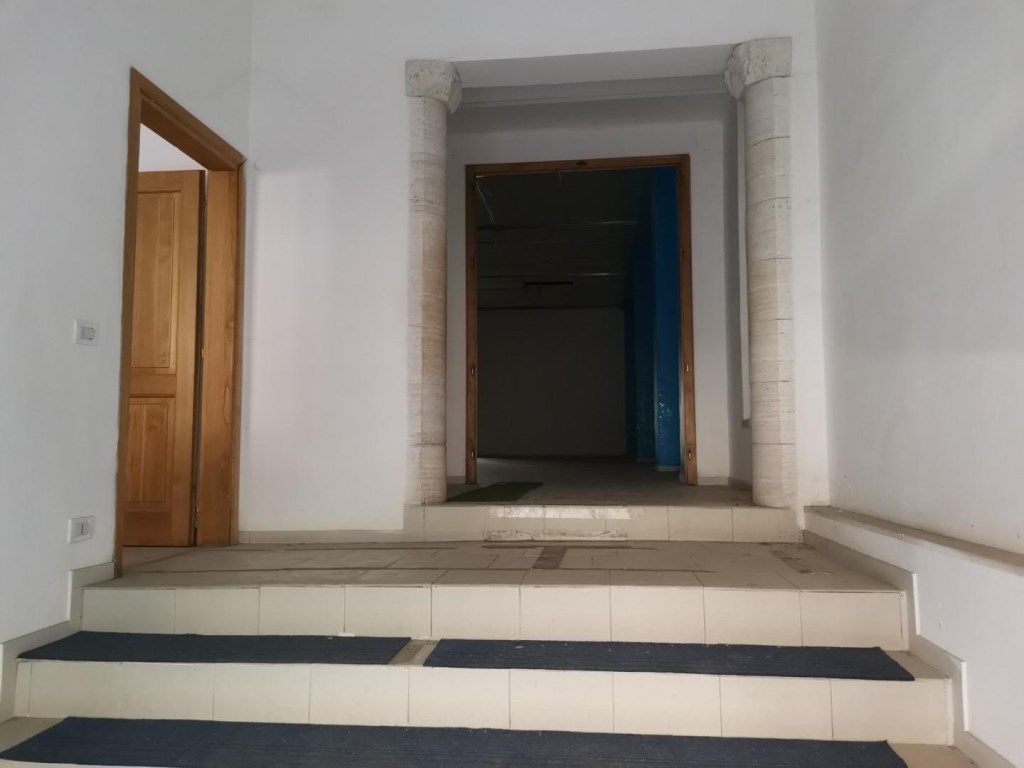 negozio in vendita a Poggibonsi