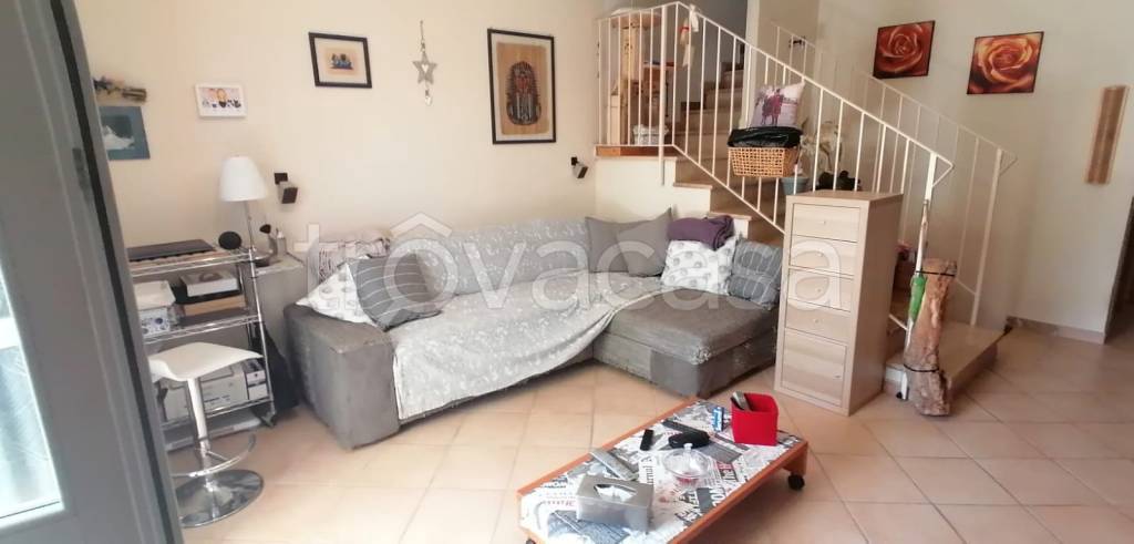 casa indipendente in vendita a Poggibonsi in zona Montelonti