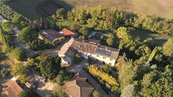 casale in vendita a Poggibonsi in zona Centro Storico