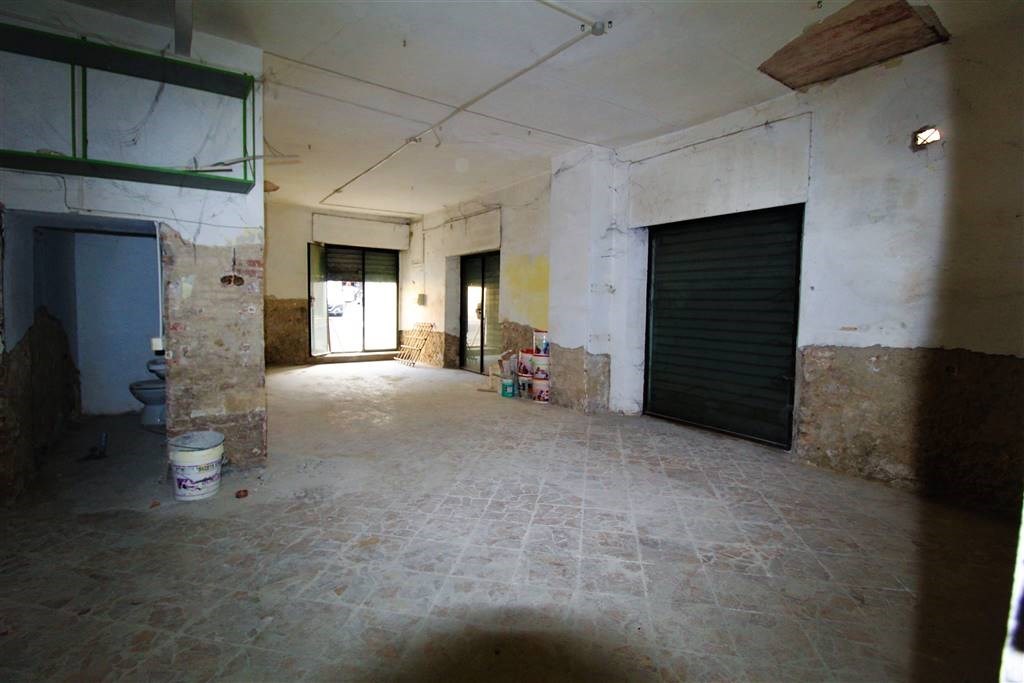 locale commerciale in vendita a Poggibonsi in zona Staggia Senese