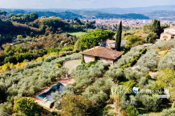 casa indipendente in vendita a Poggibonsi in zona Centro Storico