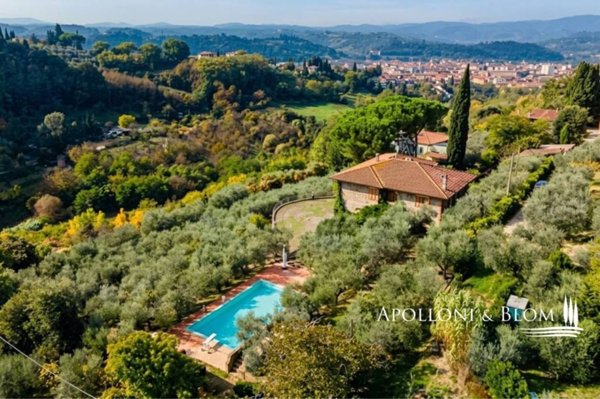 casa indipendente in vendita a Poggibonsi in zona Centro Storico