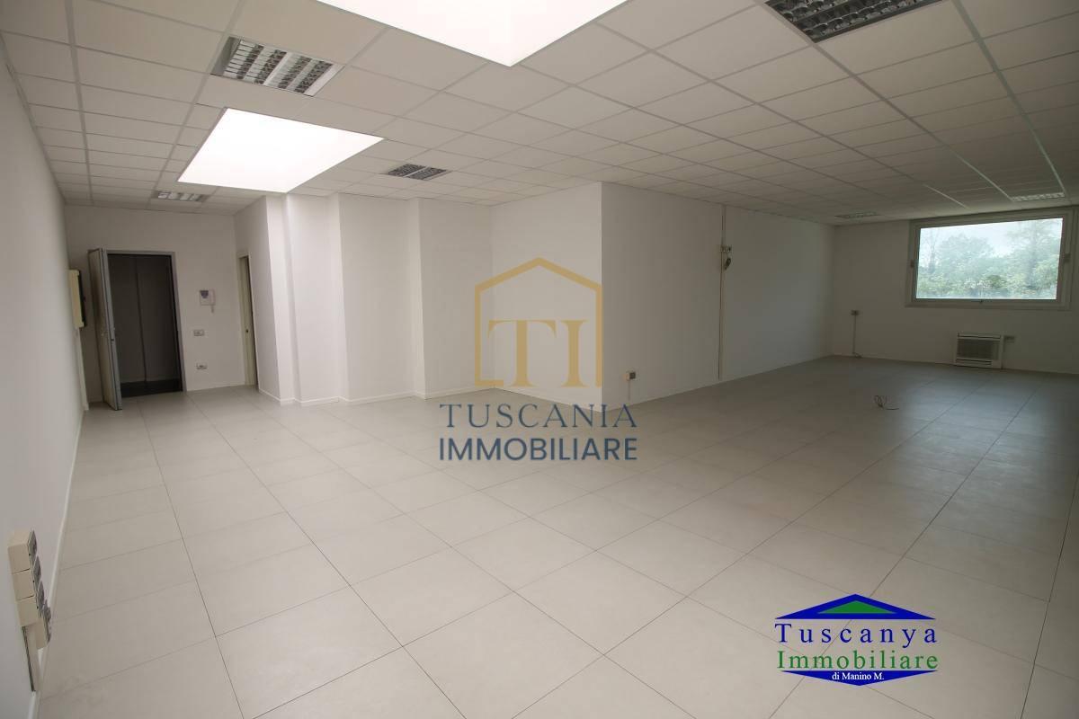 ufficio in vendita a Poggibonsi in zona Campomaggio