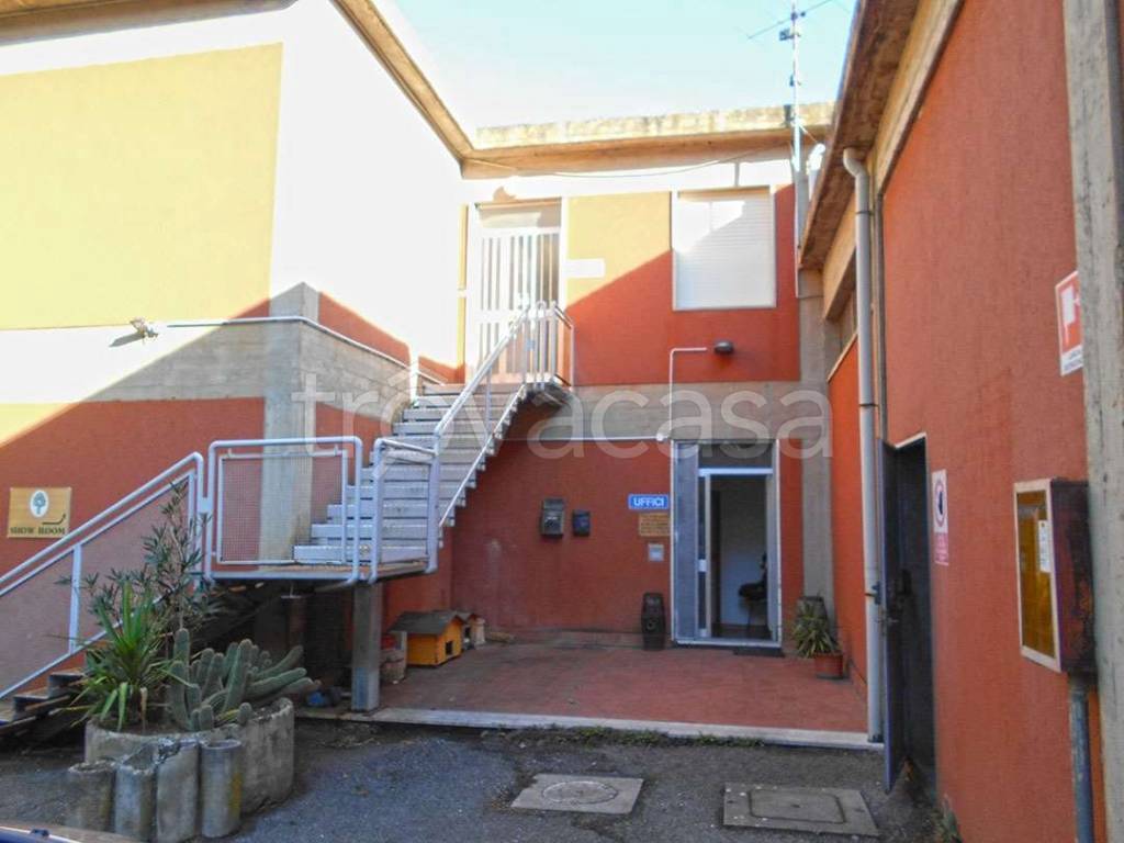 locale commerciale in vendita a Poggibonsi in zona Bellavista