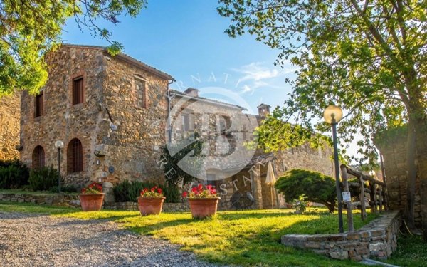 casale in vendita a Poggibonsi in zona Staggia Senese