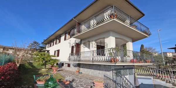 casa indipendente in vendita a Poggibonsi in zona Bellavista