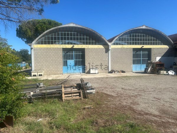 capannone in vendita a Poggibonsi in zona Montelonti