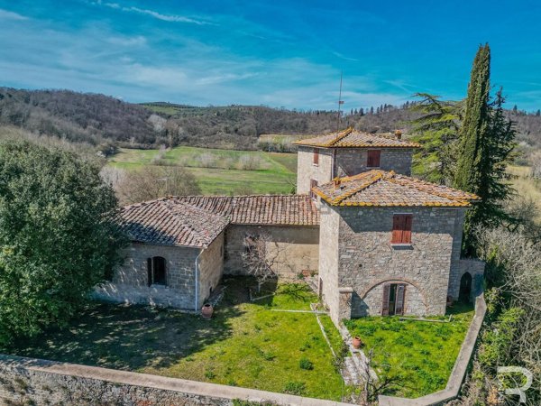 villa in vendita a Poggibonsi in zona Staggia Senese