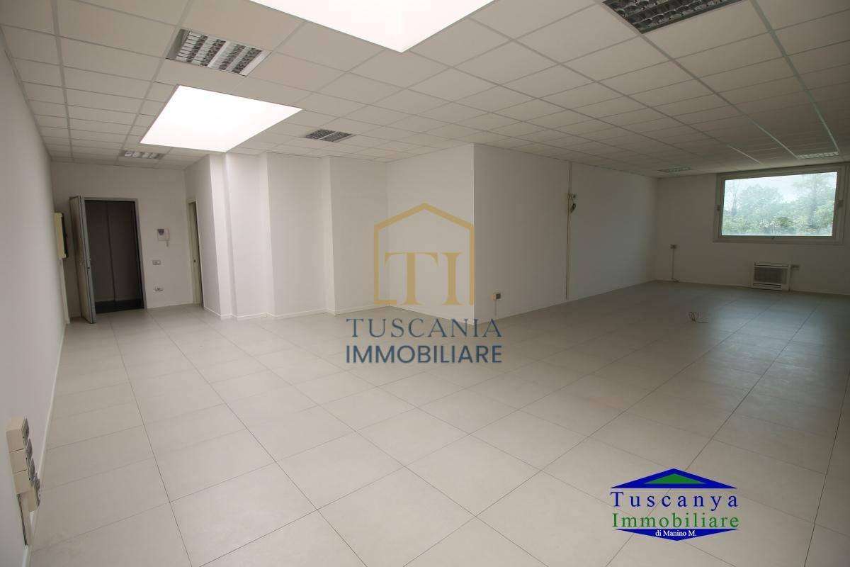 ufficio in vendita a Poggibonsi in zona Staggia Senese