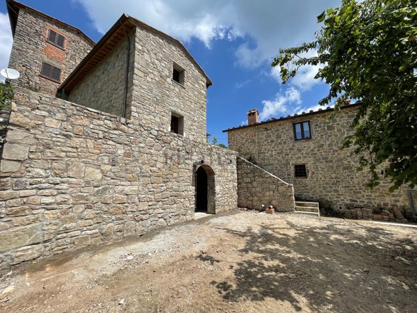 casa indipendente in vendita a Radda in Chianti in zona Badia a Montemuro