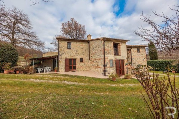 casale in vendita a Radicofani