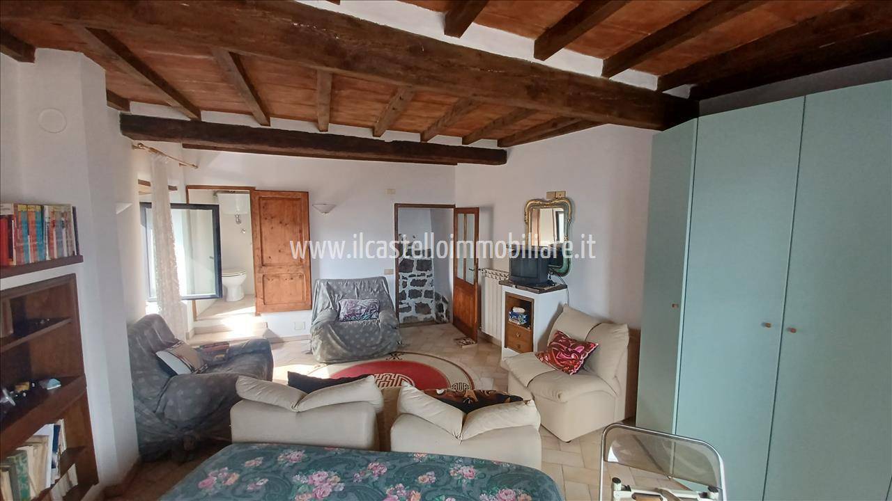 intera palazzina in vendita a Radicofani