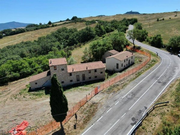 intera palazzina in vendita a Radicofani