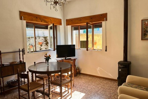 casa indipendente in vendita a Radicofani in zona Contignano