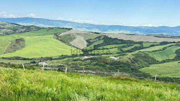 locale di sgombero in vendita a Radicofani