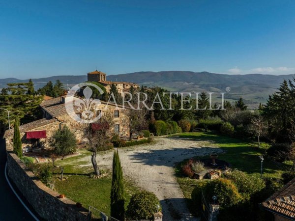 casa indipendente in vendita a Radicofani in zona Contignano