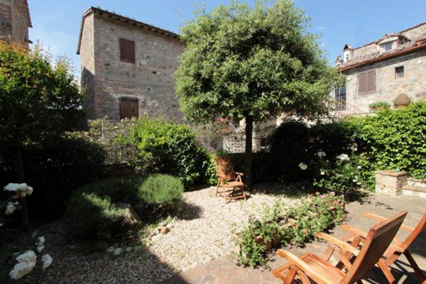 casa indipendente in vendita a Radicofani in zona Contignano