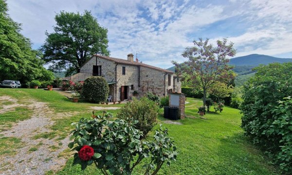 casale in vendita a Radicofani