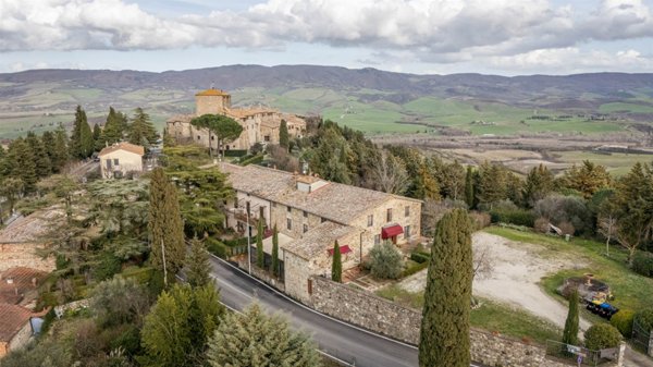casa indipendente in vendita a Radicofani in zona Contignano