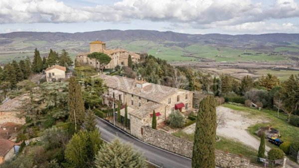 casa indipendente in vendita a Radicofani in zona Contignano