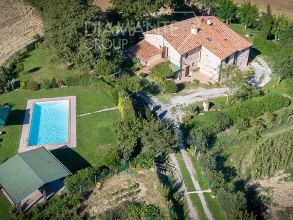 casa indipendente in vendita a Radicofani