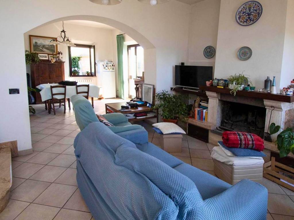 casa indipendente in vendita a Radicofani in zona Contignano